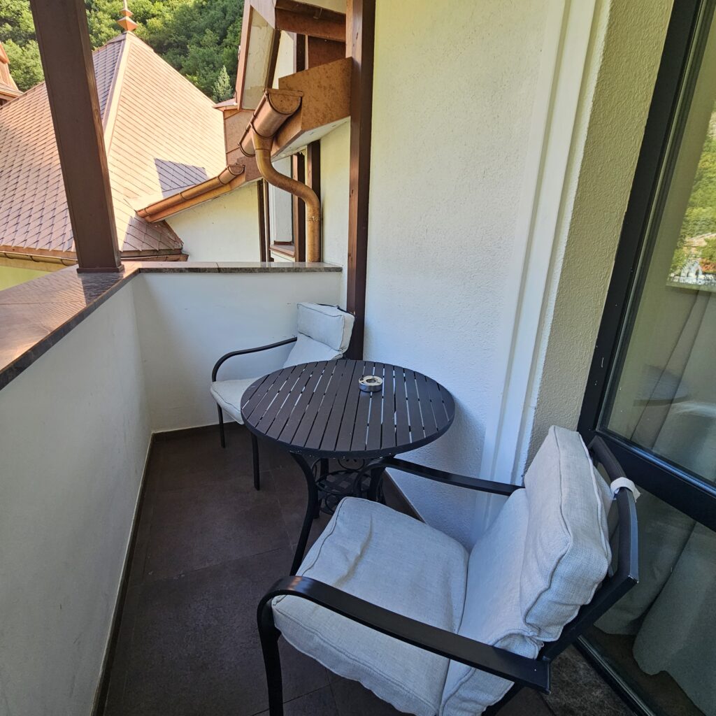 Crowne Plaza Borjomi Premium Room Balcony Chairs