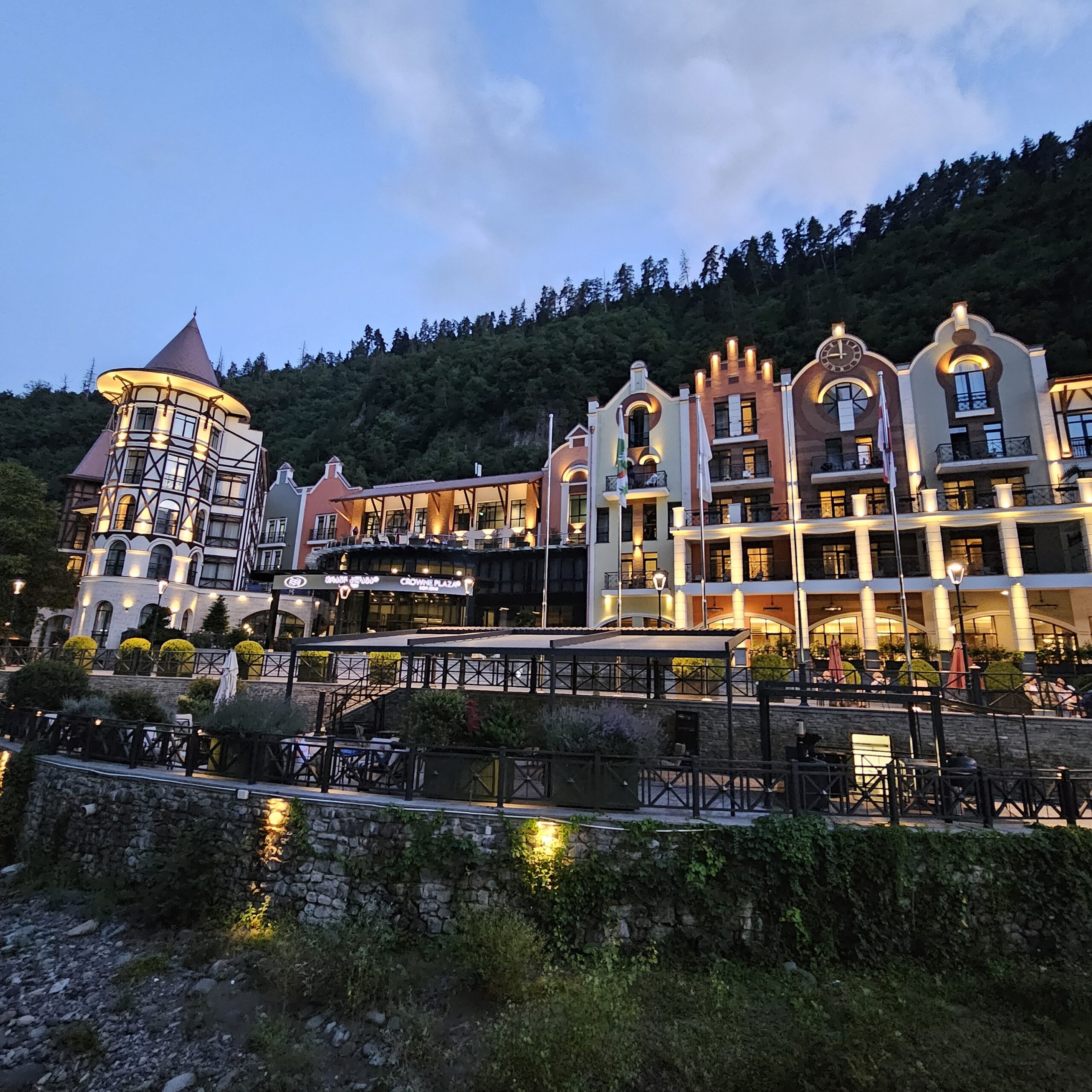 Crowne Plaza Borjomi Front