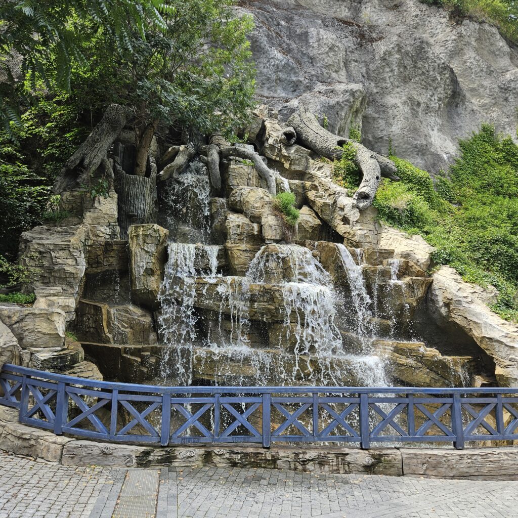 Crowne Plaza Borjomi Waterfall