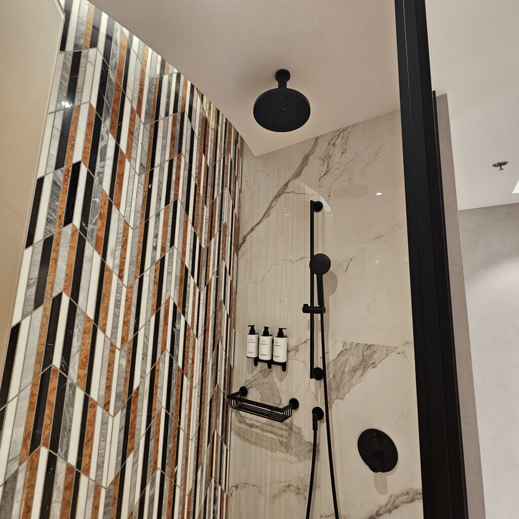 Paragraph Freedom Square Tbilisi Premium Suite Shower Room