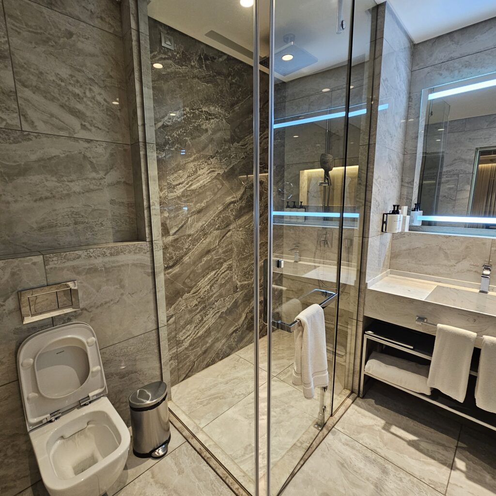 InterContinental Baku Executive Suite Bedroom Showers