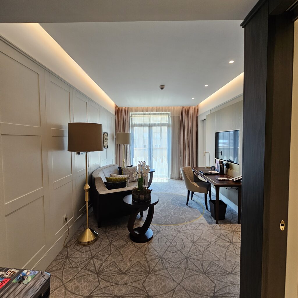 The Alexander Yerevan Junior Suite Foyer