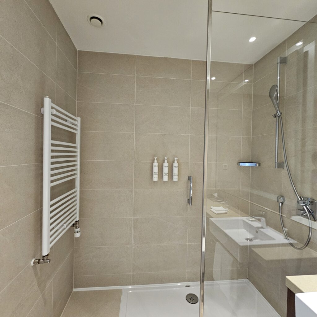 Courtyard by Marriott Sarajevo Business Guest Room Walk-in Shower