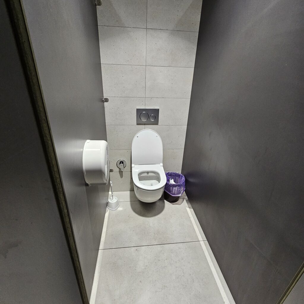 SJJ Business Lounge Bathroom Toilet