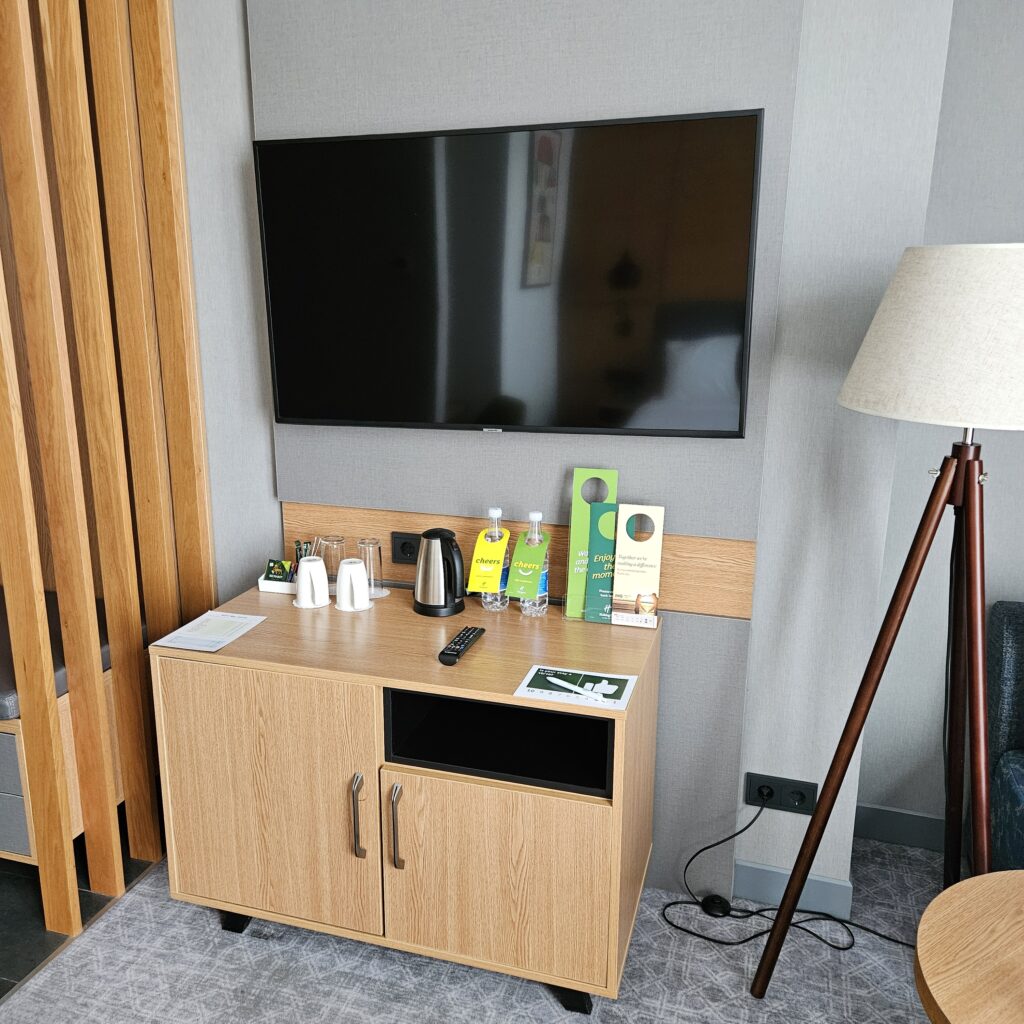 Holiday Inn Yerevan Republic Square Premium Room TV & Pantry