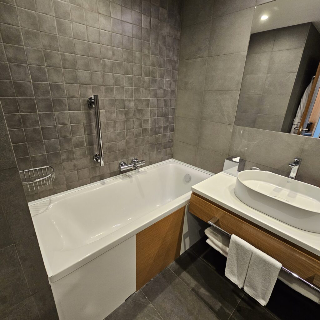 Holiday Inn Yerevan Republic Square Premium Room Bathroom Tub