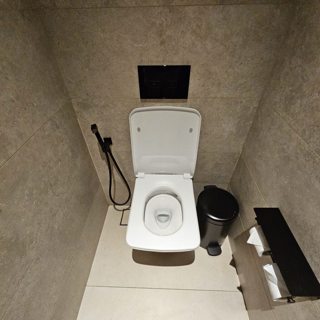 Al Mourjan - The Garden Men's Bathroom Toilet