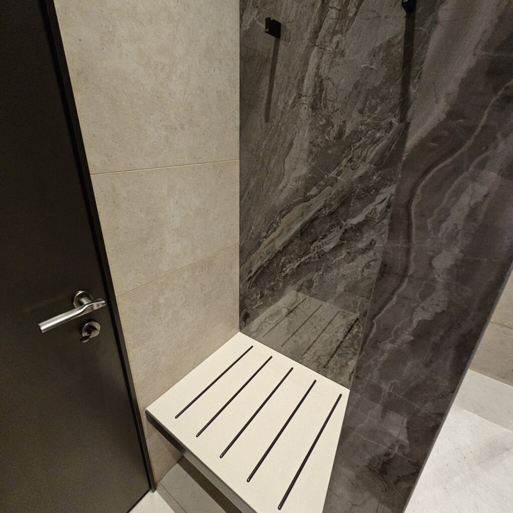 Al Mourjan - The Garden Shower Room Storage