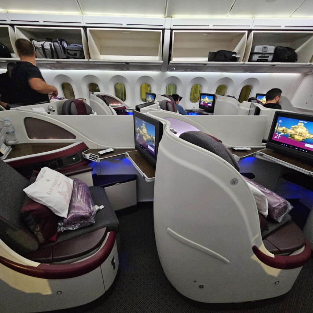 Qatar Airways Boeing 787-8 Business Class Middle Seats