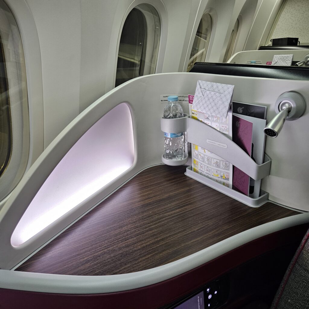 Qatar Airways Boeing 787-8 Business Class Table