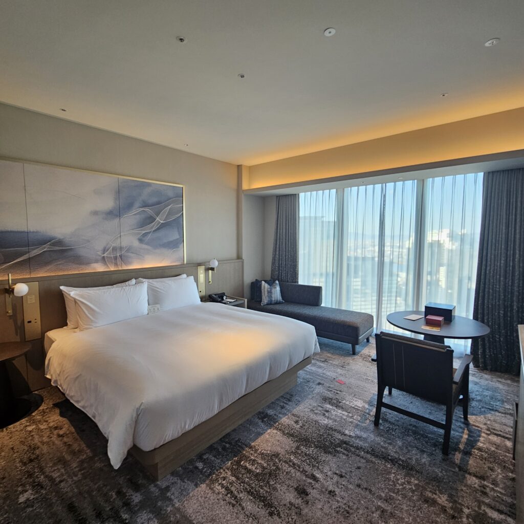 The Osaka Station Hotel, Autograph Collection Scenic King Bedroom