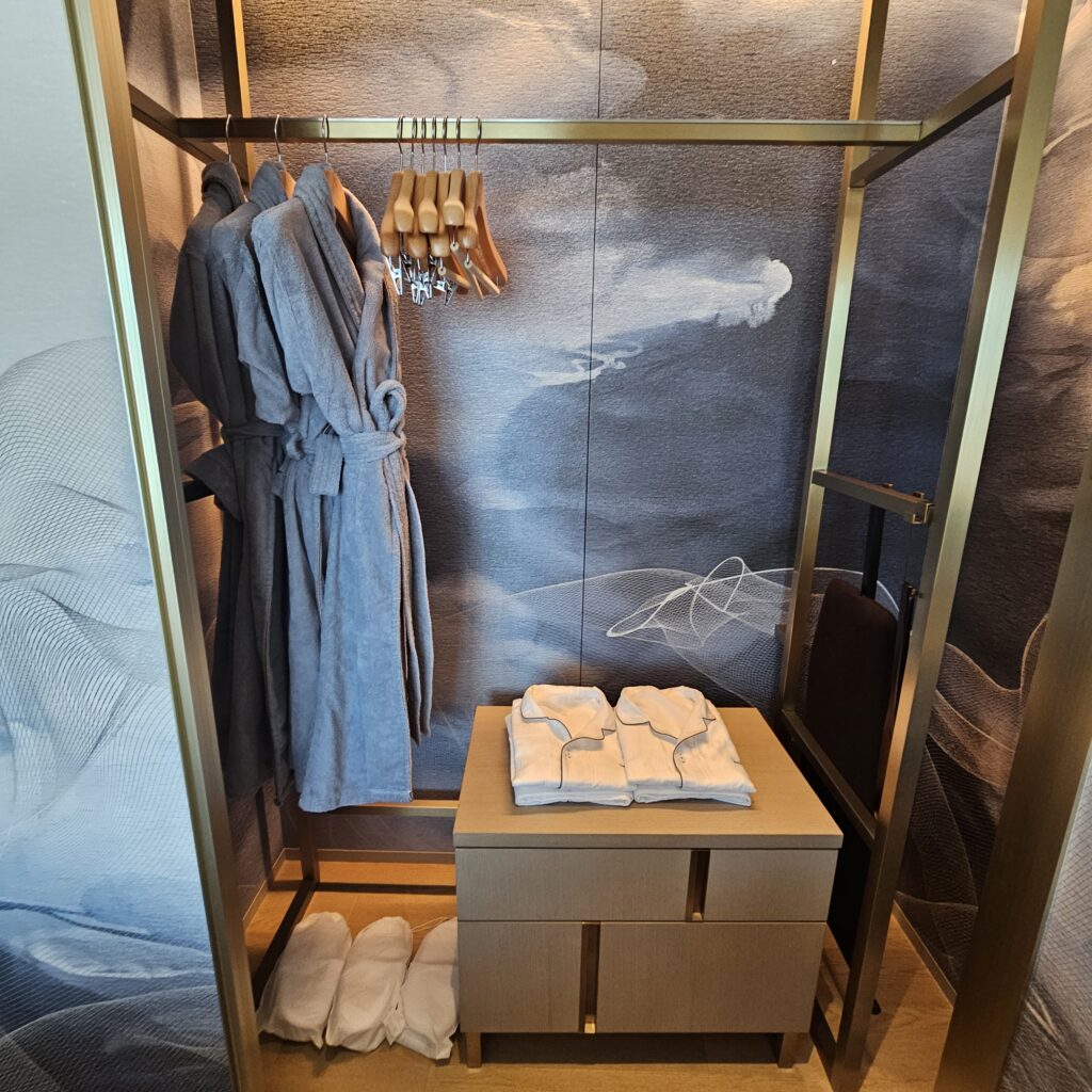 The Osaka Station Hotel, Autograph Collection Room Closet