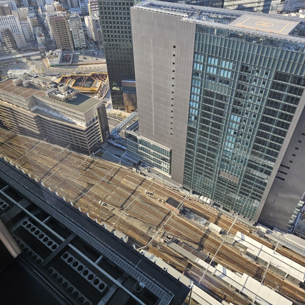 The Osaka Station Hotel, Autograph Collection Scenic King Train Tracks View