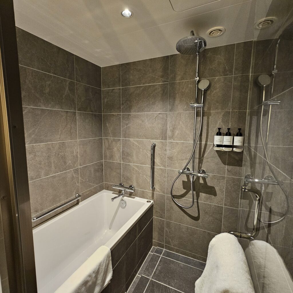 ANA InterContinental Tokyo Renovated Classic Room Bathroom Shower & Tub