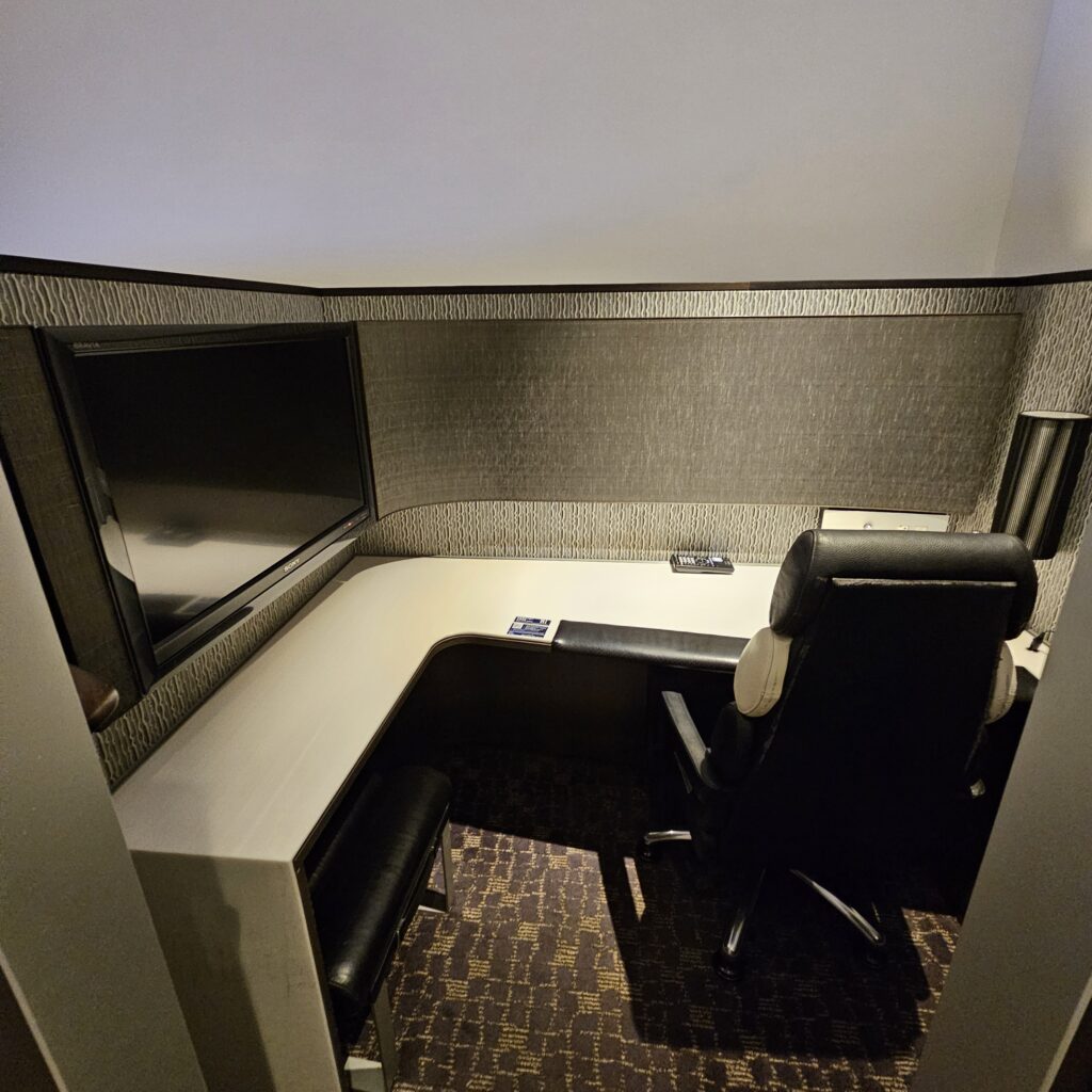 ANA Suite Lounge NRT Private Work Station