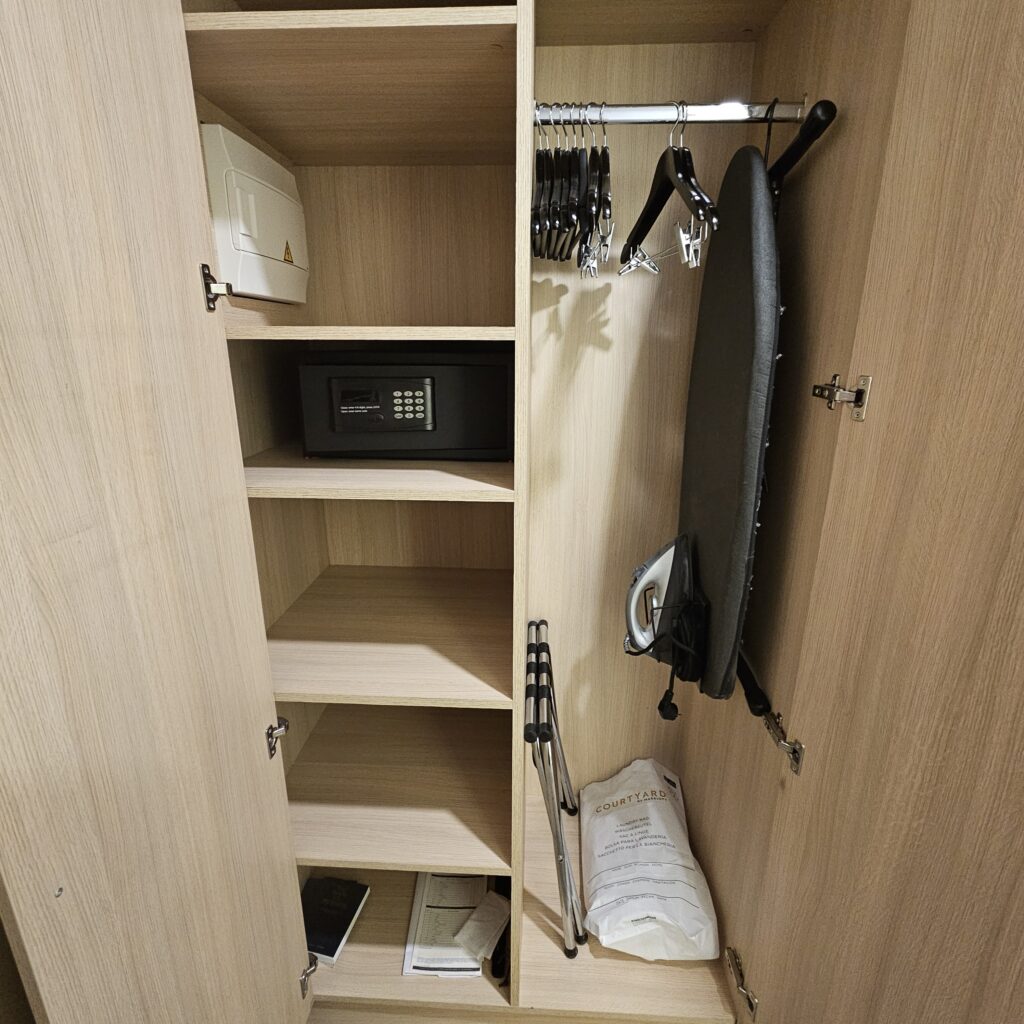 Courtyard Vilnius Closet