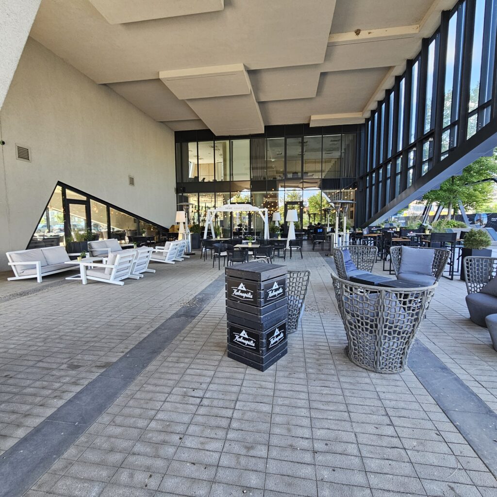 Courtyard Vilnius Solt Dining Restaurant Outdoor Seating