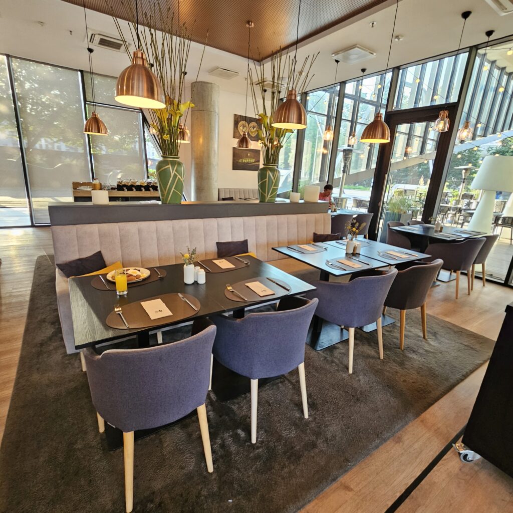 Courtyard Vilnius Solt Dining Seats