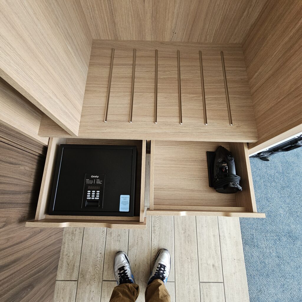 Hilton Garden Inn Riga King Deluxe Closet