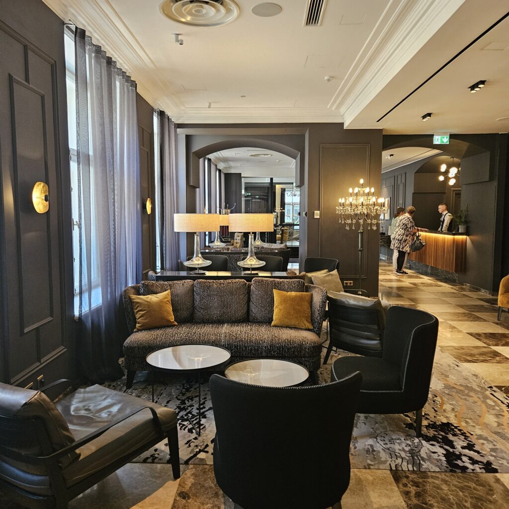 Hotel Telegraaf, Autograph Collection Lobby