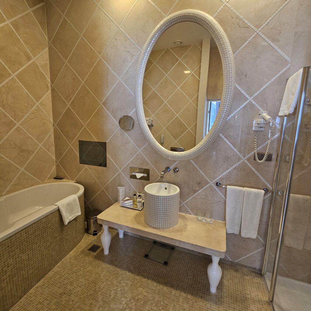 Hotel Telegraaf, Autograph Collection Siemens Suite Bathroom