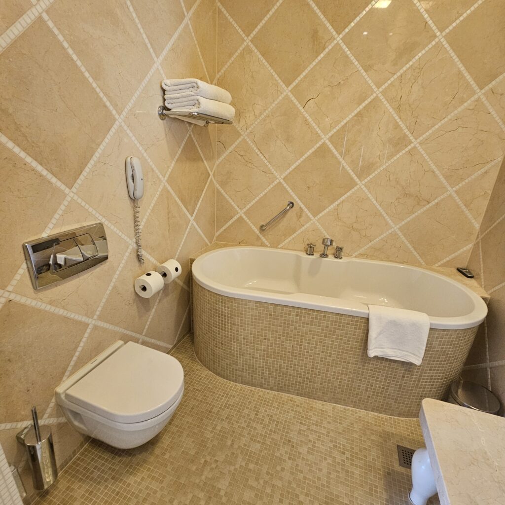 Hotel Telegraaf, Autograph Collection Siemens Suite Bathroom