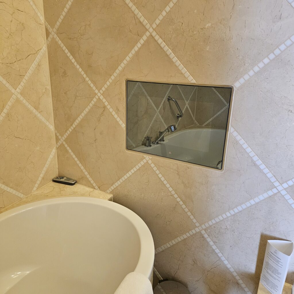 Hotel Telegraaf, Autograph Collection Siemens Suite Bathroom TV