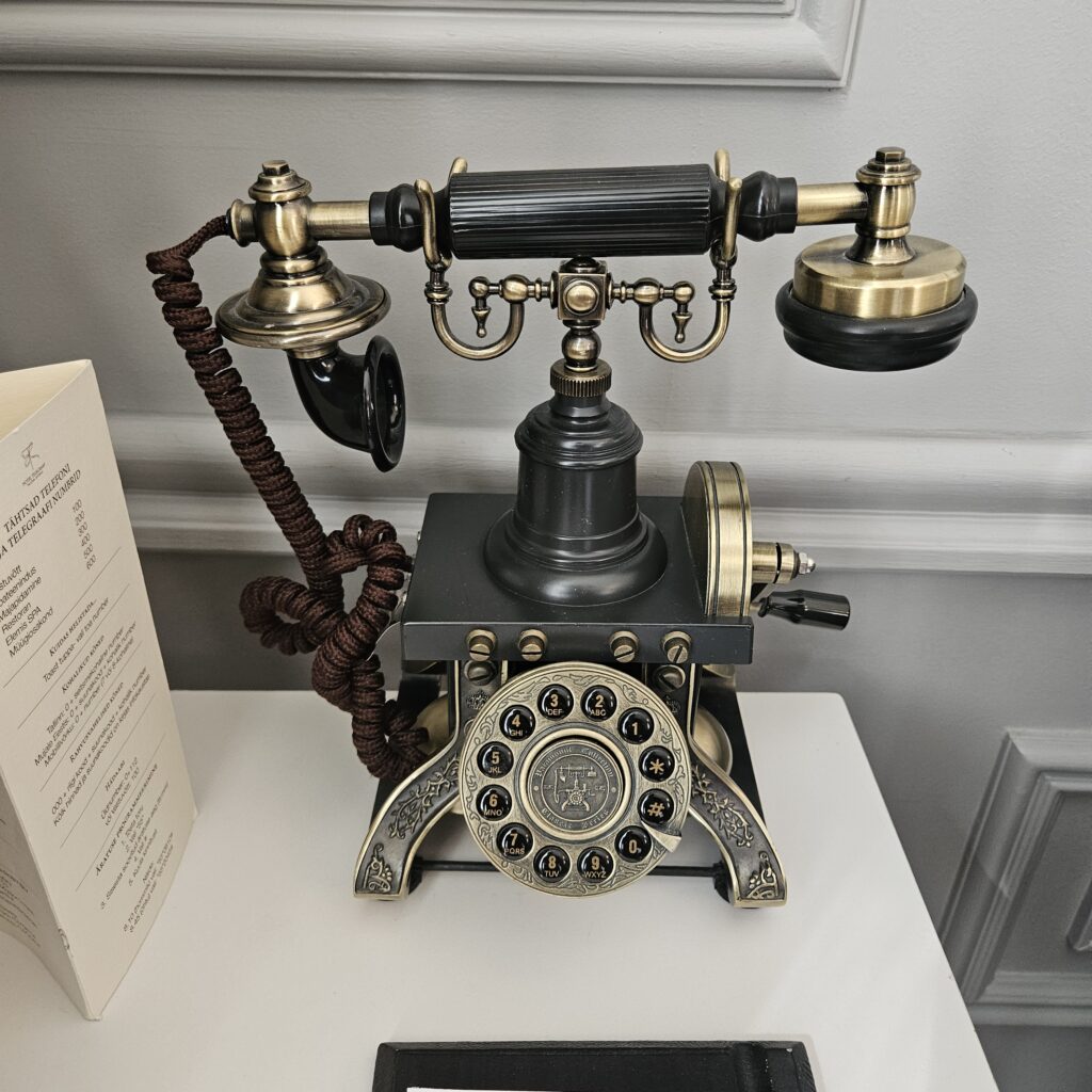 Hotel Telegraaf, Autograph Collection Siemens Suite Rotary Phone
