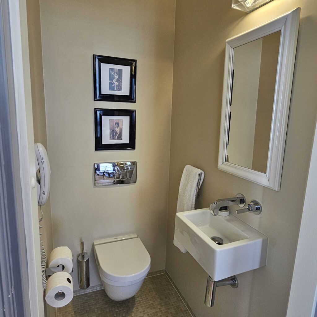 Hotel Telegraaf, Autograph Collection Siemens Suite Half Bathroom
