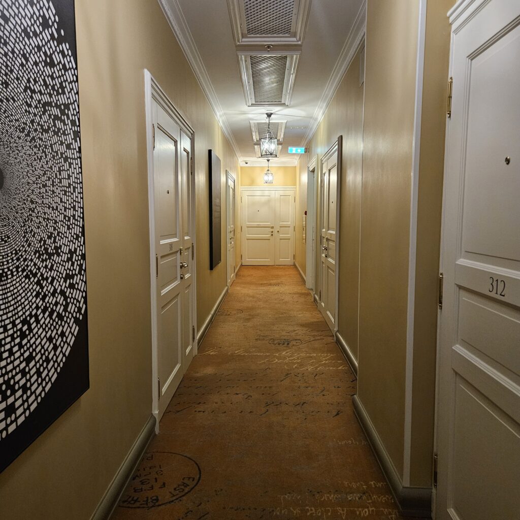 Hotel Telegraaf, Autograph Collection Rooms Hallway