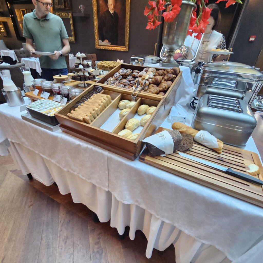 Hotel Telegraaf, Autograph Collection Restaurant Tchaikovsky Breakfast