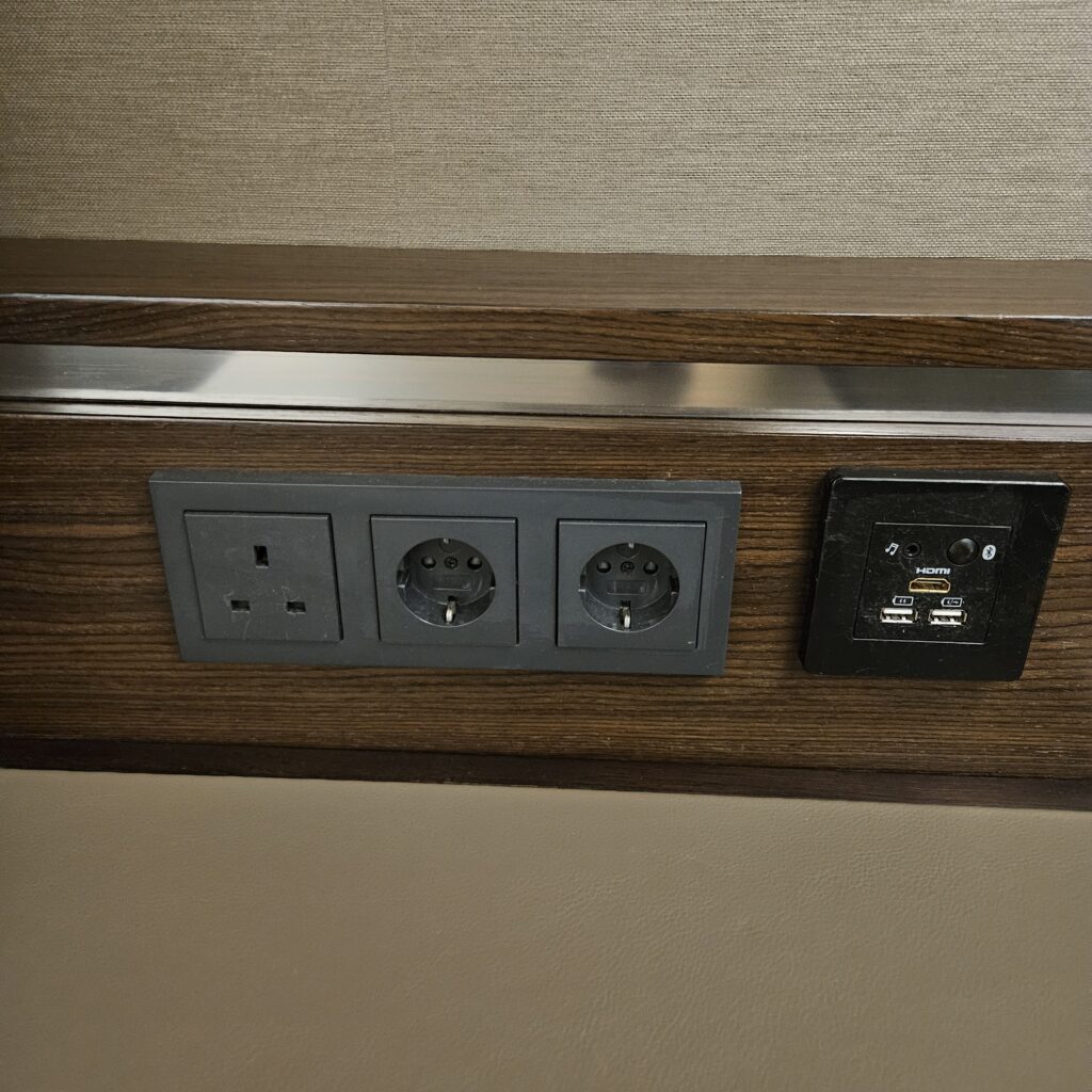 InterContinental Ljubljana Work Desk Plugs
