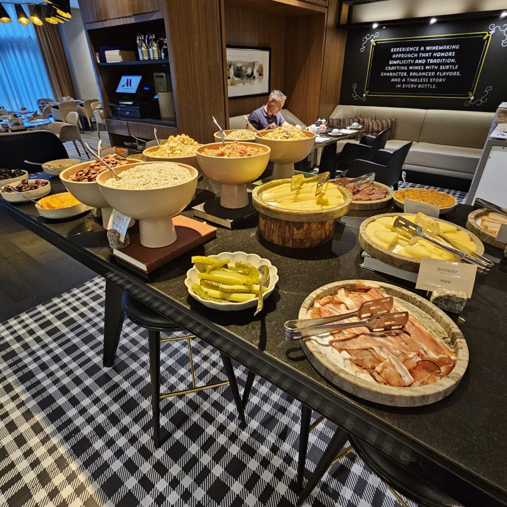 Skopje Marriott Distrikt Bar & Kitchen Breakfast