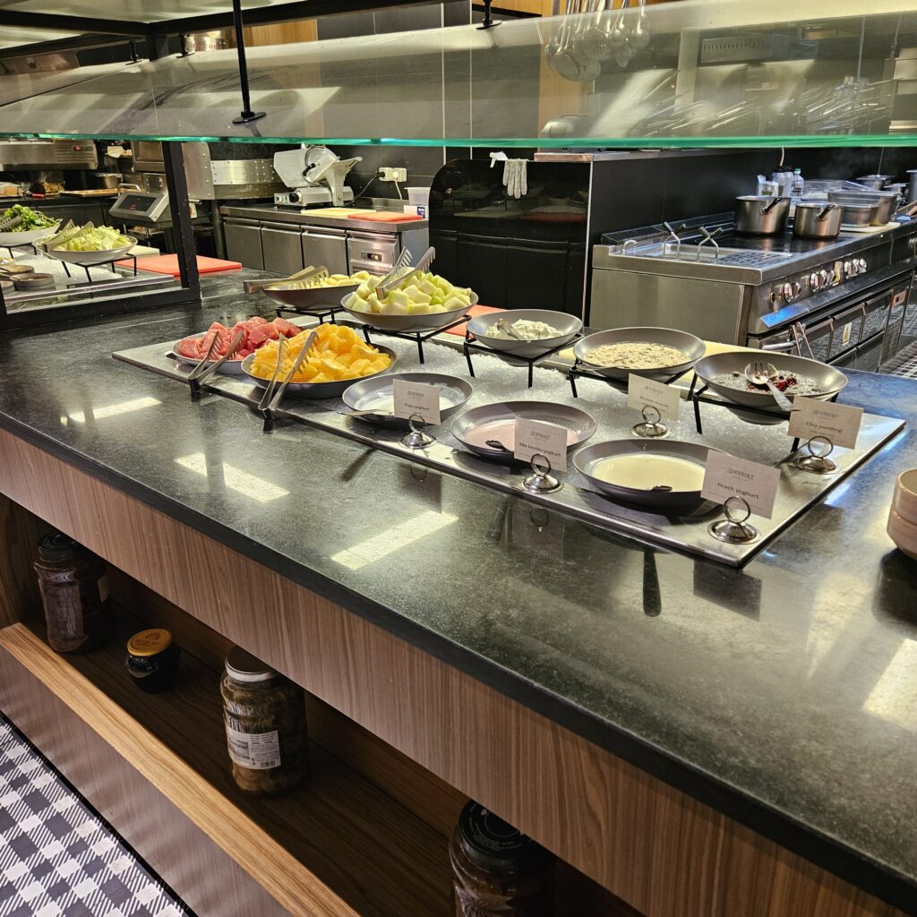 Skopje Marriott Distrikt Bar & Kitchen Breakfast