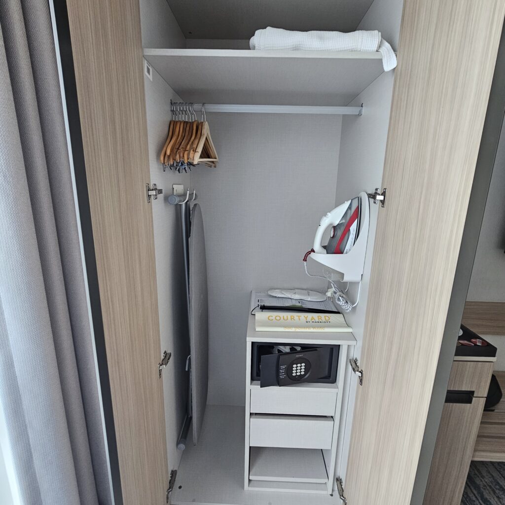 Courtyard Chisinau Superior Room Closet
