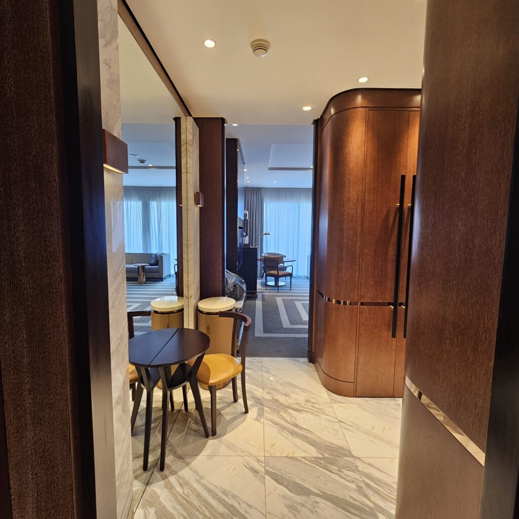 Waldorf Astoria Dubai International Financial Centre Premium Room Entry