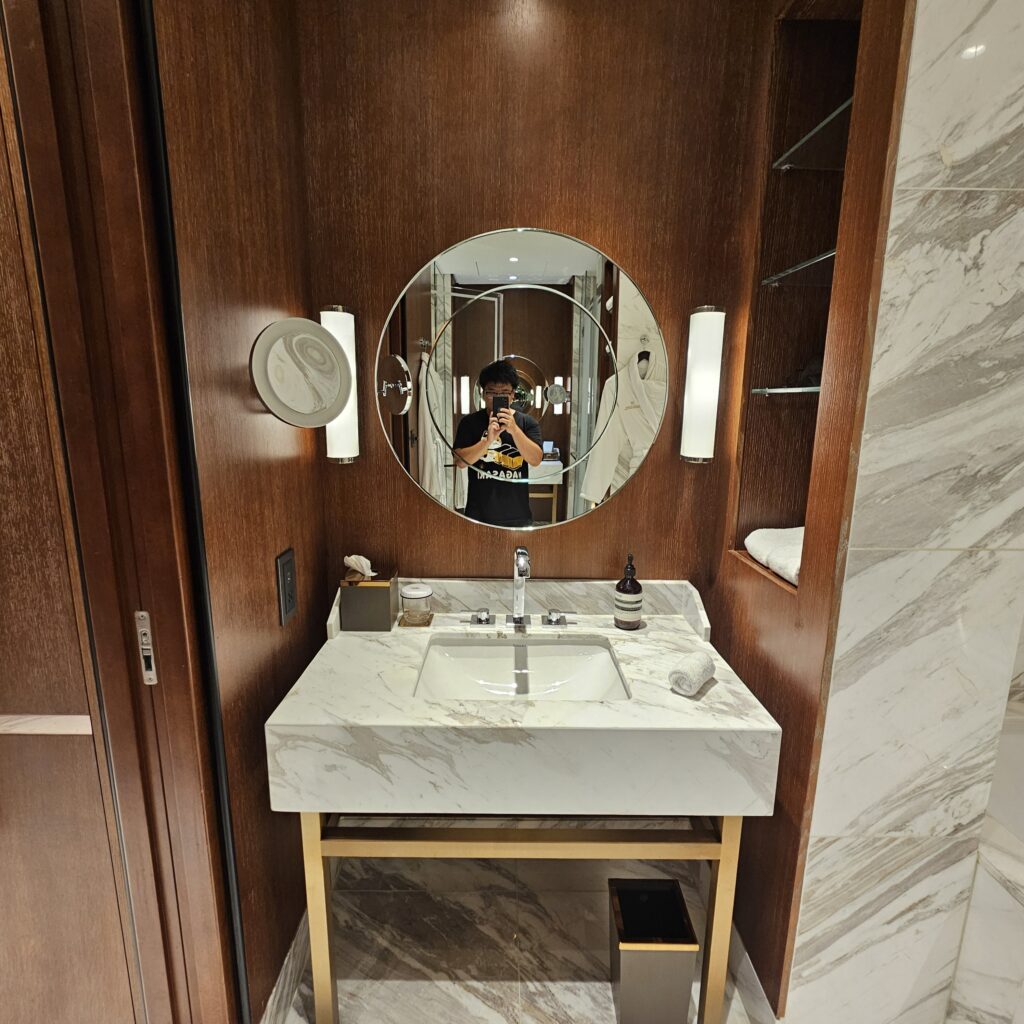 Waldorf Astoria Dubai International Financial Centre Premium Room Bathroom Sink