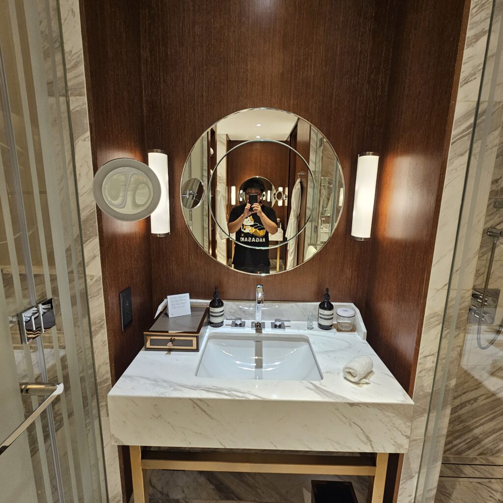 Waldorf Astoria Dubai International Financial Centre Premium Room Bathroom Sink