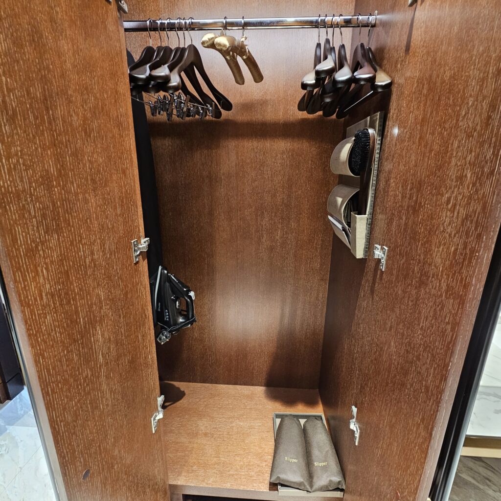 Waldorf Astoria DIFC Closet