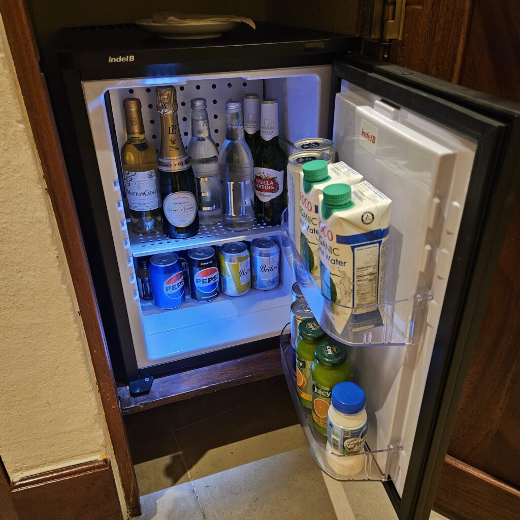 Al Maha Desert Resort Minibar