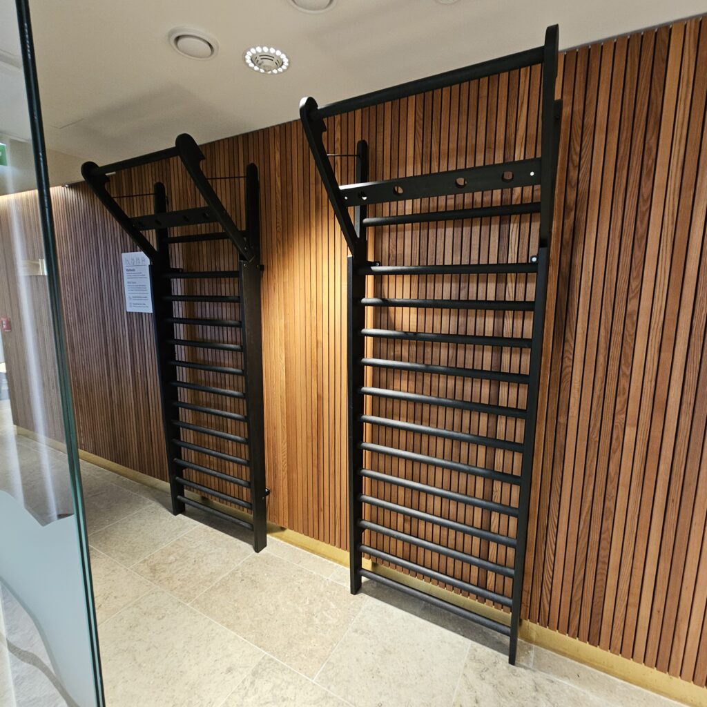 TLL LHV Lounge Wall Bars