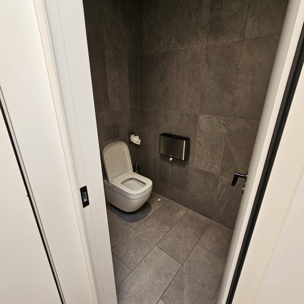 TLL LHV Lounge Bathroom