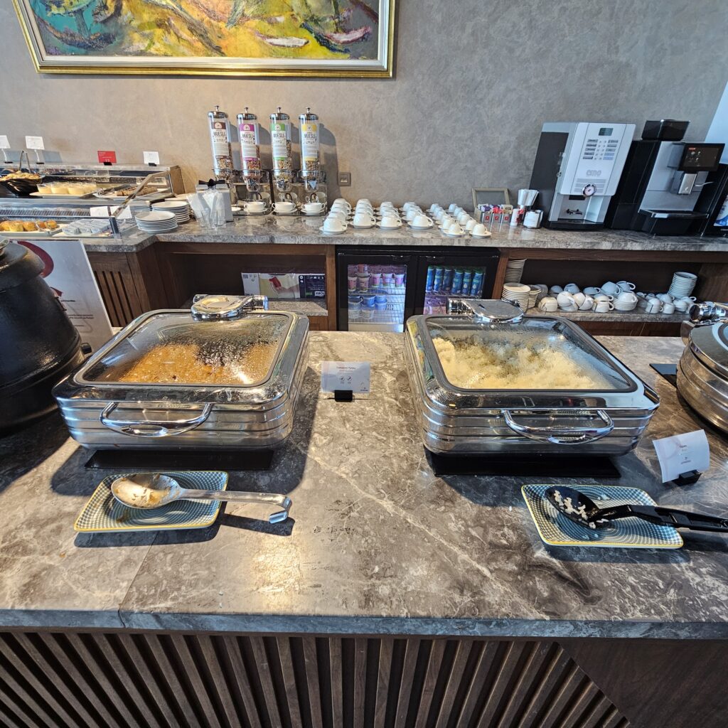 Primeclass Lounge SKP Hot Food
