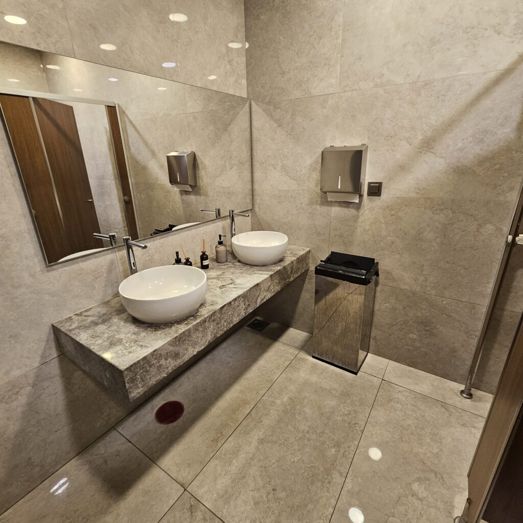 Primeclass Lounge SKP Bathroom