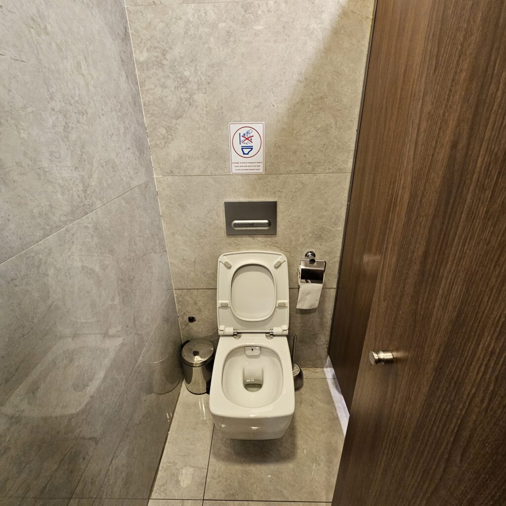 Primeclass Lounge SKP Bathroom Toilet