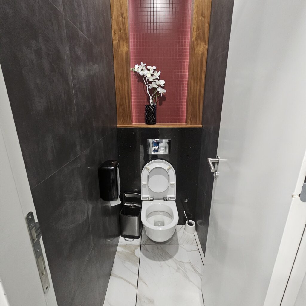 Air Serbia Premium Lounge BEG Bathroom