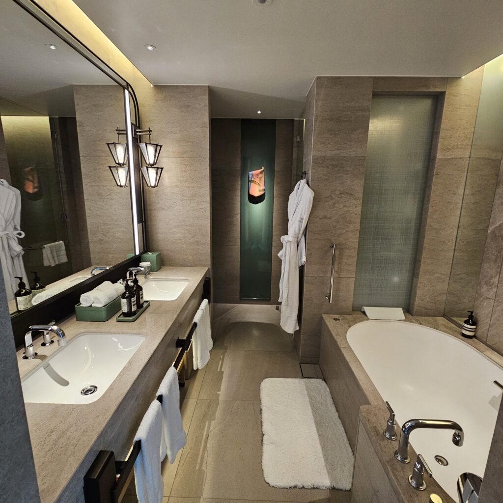 Waldorf Astoria Osaka Premier Room Bathroom
