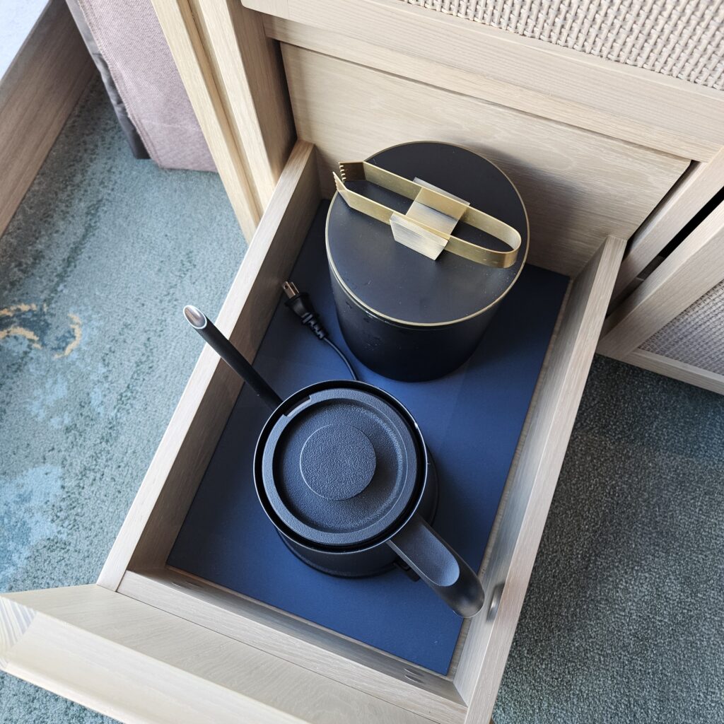 Waldorf Astoria Osaka Ice Bucket & Kettle