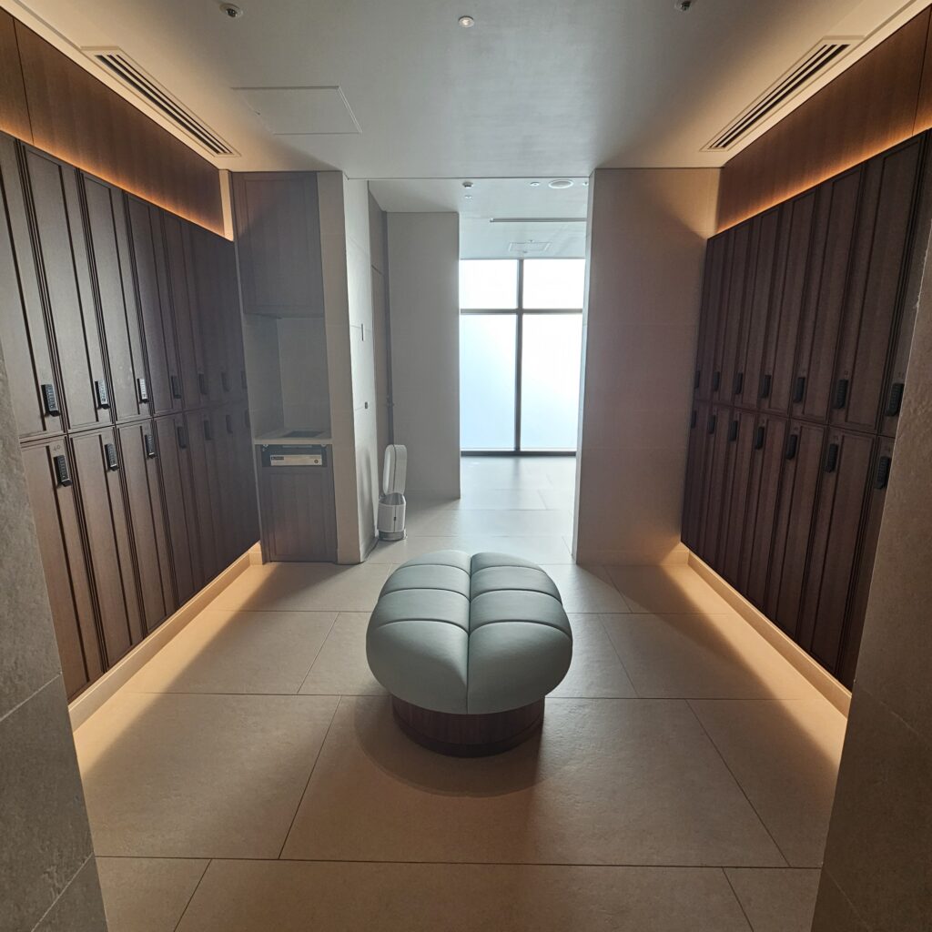 Waldorf Astoria Osaka Locker Room