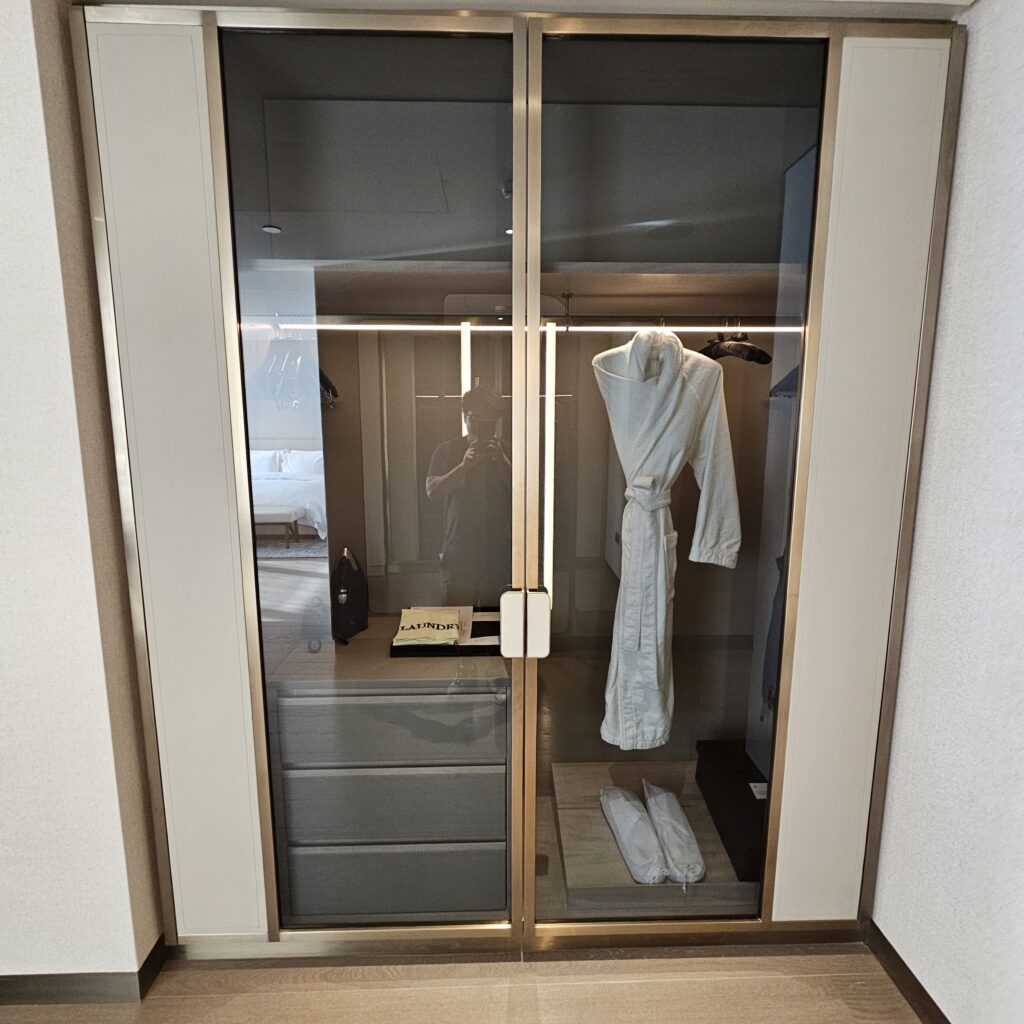 St. Regis Belgrade Junior Suite Foyer